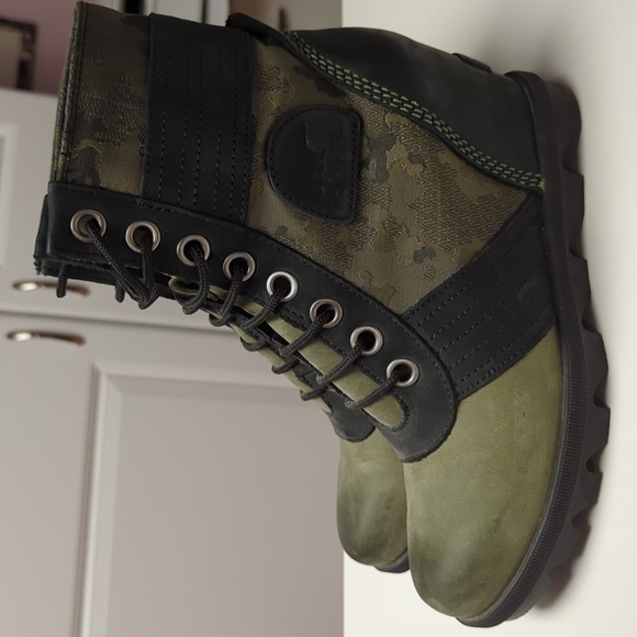 Sorel Wedge Boots. Like New - Picture 3 of 11